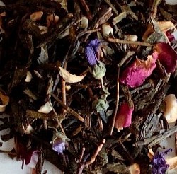 MIL Y UNA NOCHES: té negro, té verde, pétalos de girasol, flores de jazmín, de malva, pasas y pétalos de rosa.