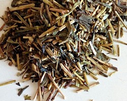 KUKICHA: té verde de Japón. Llamado té de tres años. Excelente para todo tipo de dietas macrobióticas.